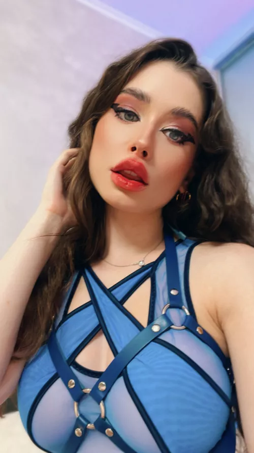 im available for VIDEOCALL, SEXTING or CUSTOM DM ME NOW😘