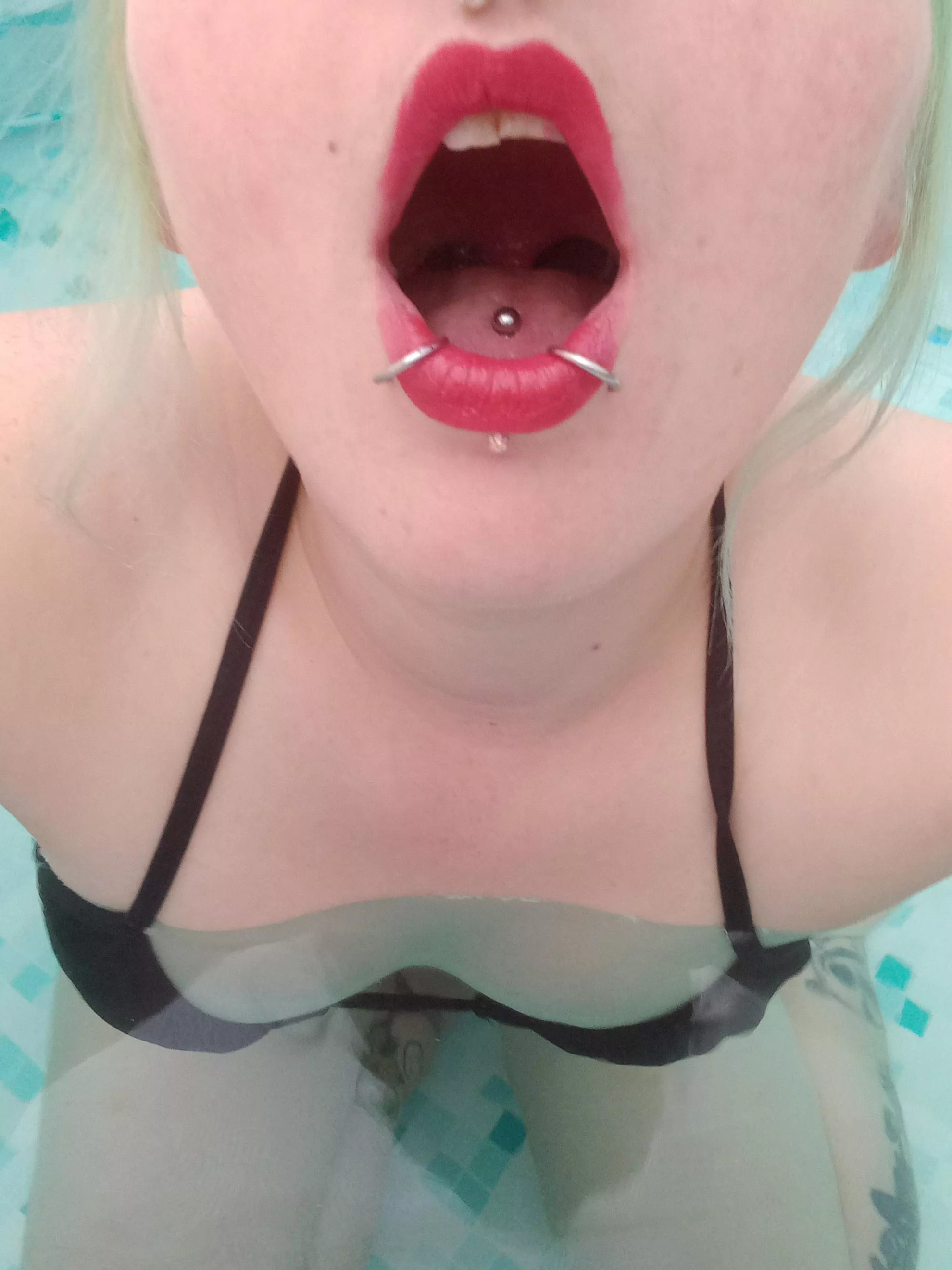 I'm back. Been a long time since I was on here. Used to be called MortyMoo. Wonder if I still have fans out there? 😘