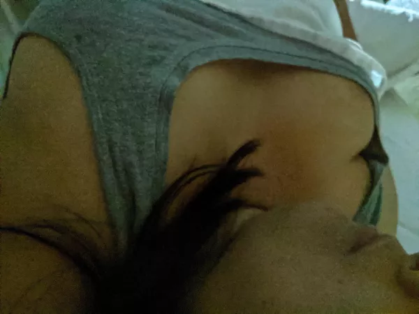 I'm back, hubby took this while i was sleeping / Regrese, el marido tomo estas mientras dormia [F]