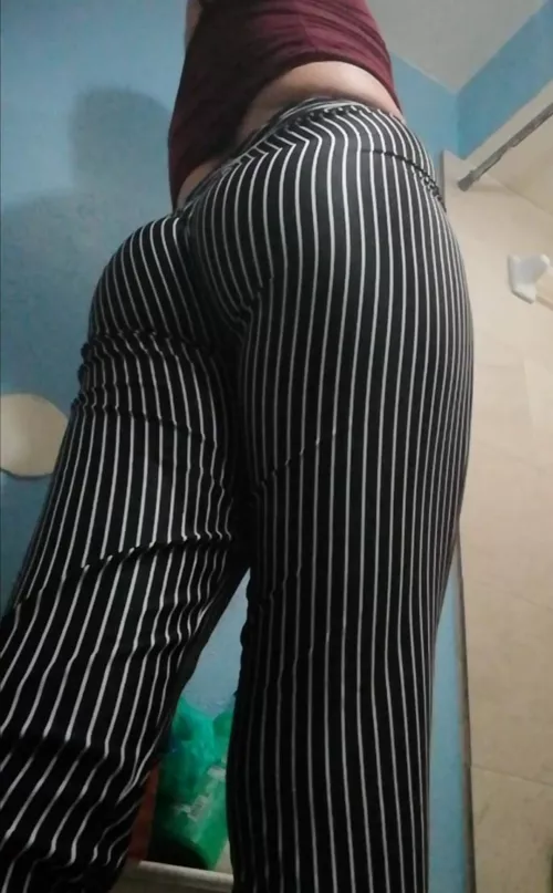 I'm back :) I was recently in a terrible relationship. But I'm single and free again daddys 😘 imma start posting on here a lot again 😋 doest that make your dick happy daddy 😘😘😋