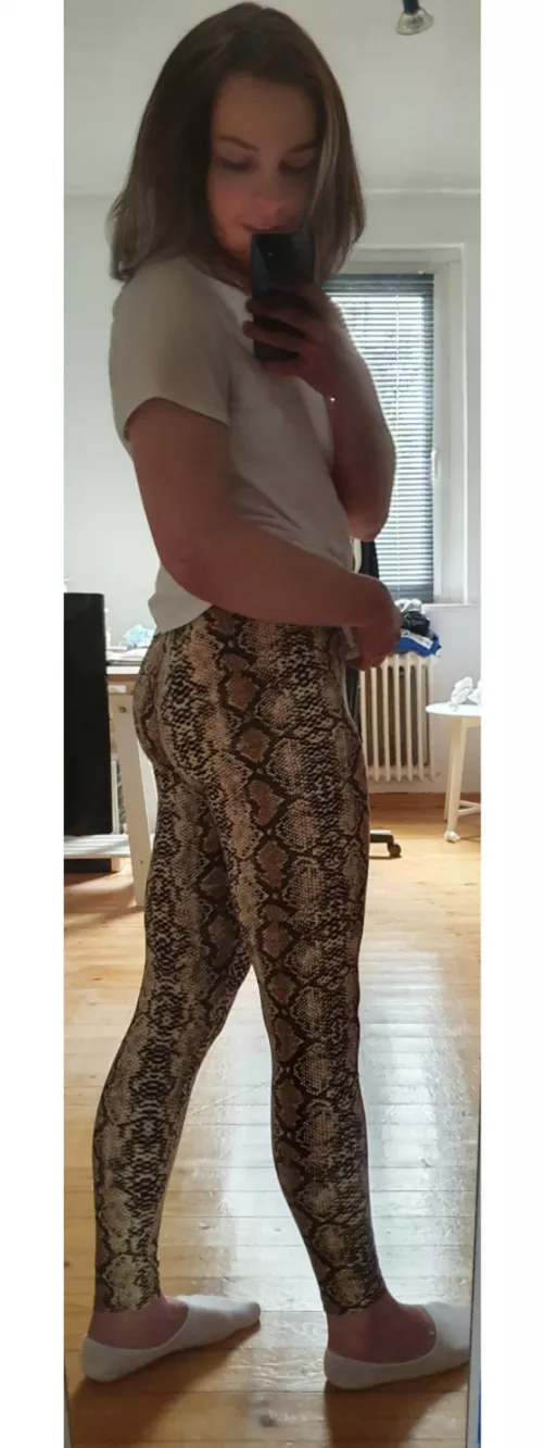 I'm back π Next picture naked? π
