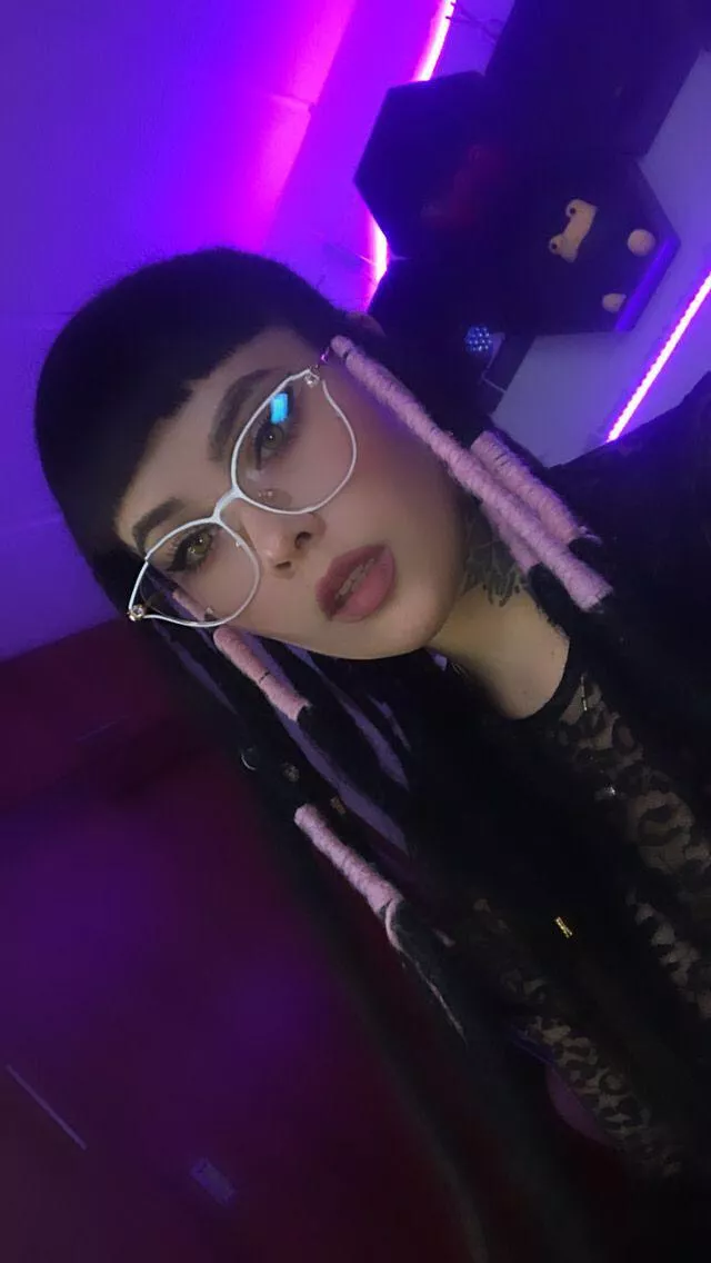 I’m bored. Tell me something interesting 💗