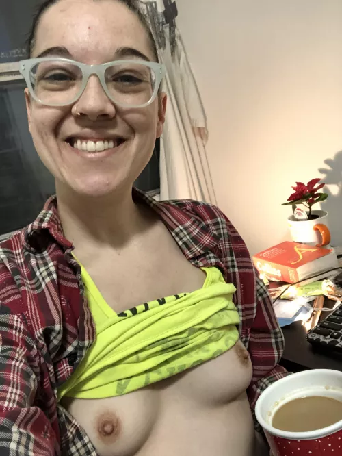 I’m bored with work, can it be time to play now? 😄