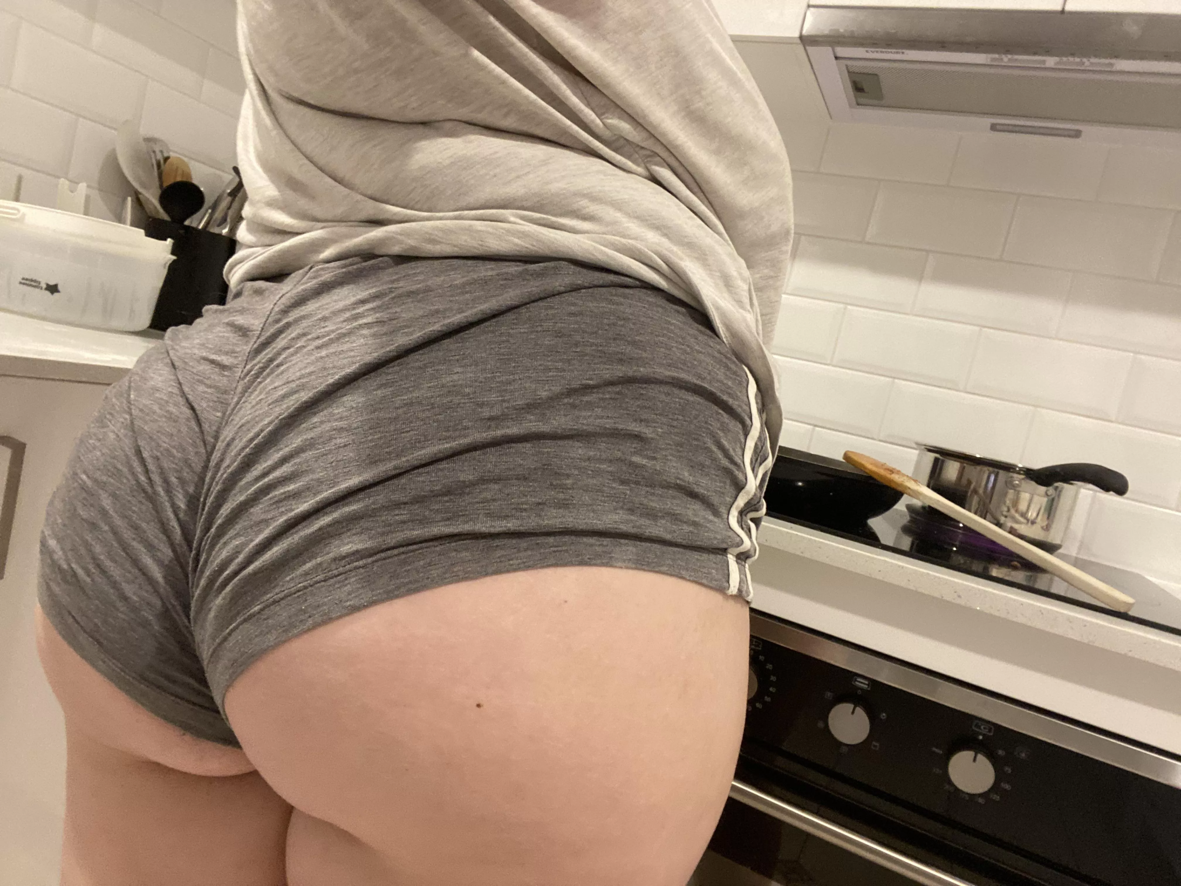 I’m cooking dinner, would you like some? 💋