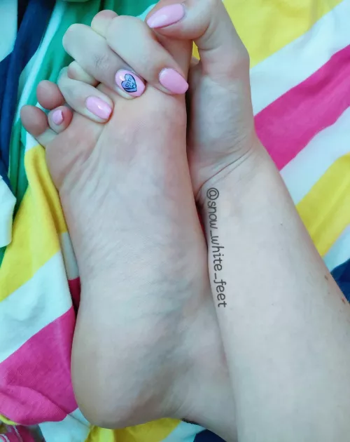 I'm everything you want, but you can't have👣