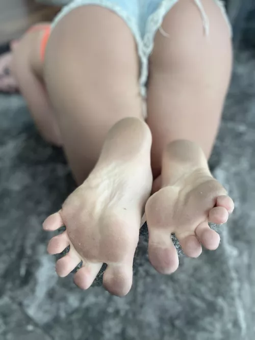 I'm getting horny! look at that beautiful vagina! come to my profile