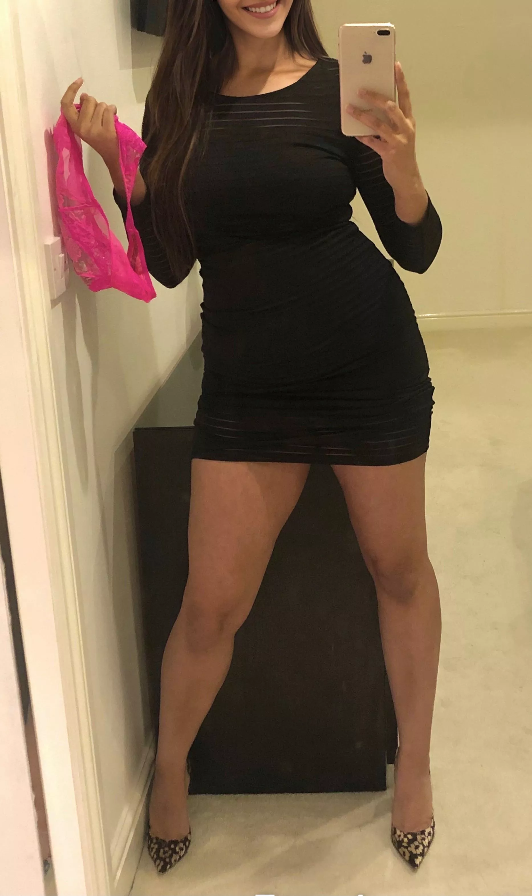 I'm going out tonight for Xmas eve drinks with no panties on...🙊😉 British Punjabi Indian