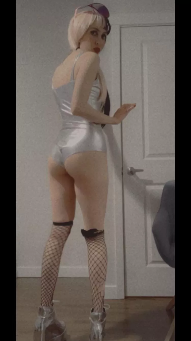 I’m going to put these boots and feet right into your face, bitches I’m going to put these boots and feet right into your face, bitches