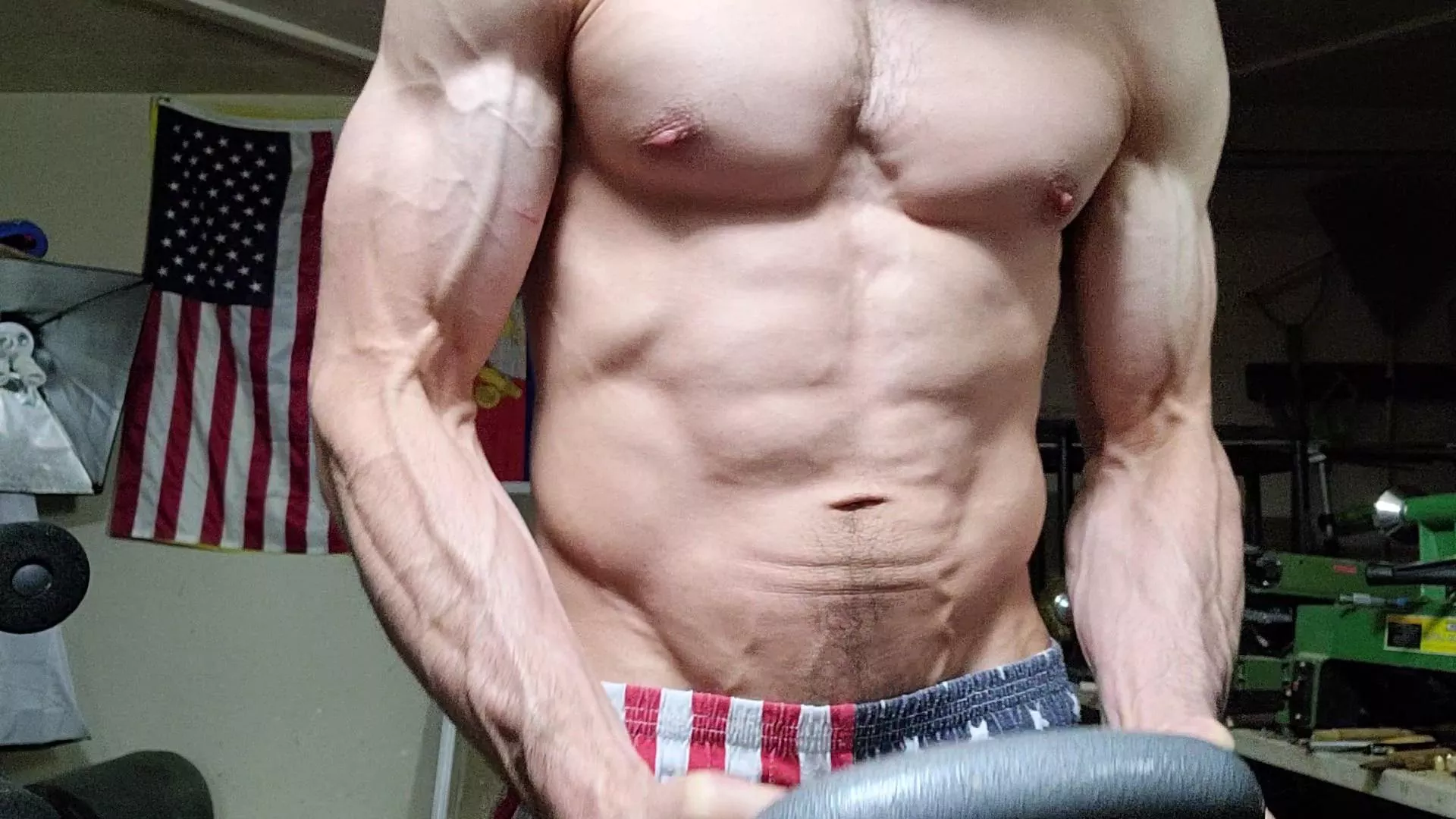 I'm going to start kettlebell training again, to get my forms pumped this year, let's go