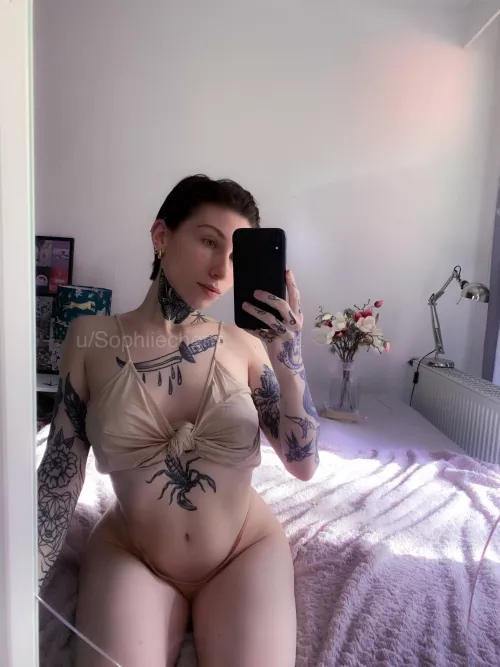 Iβm here to prove that short hair chicks can also be hot