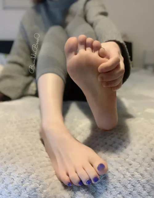 I’m holding your snack 🍬😉