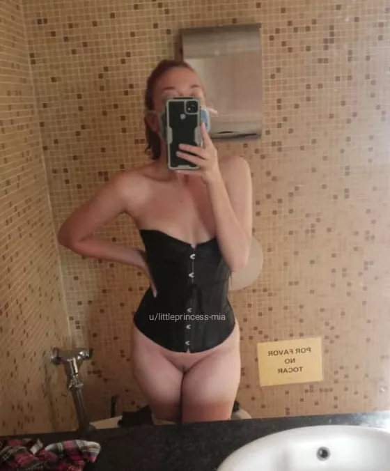 I'm horny in the morning 😈 will you join me? [F] [18yo]