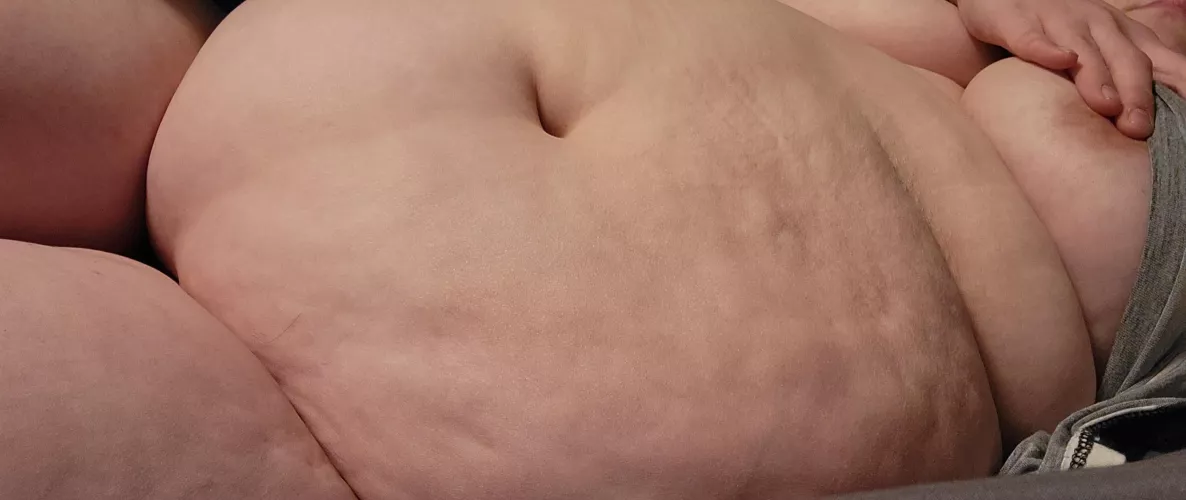 I'm like a curvy highway.. come explore me 🤭