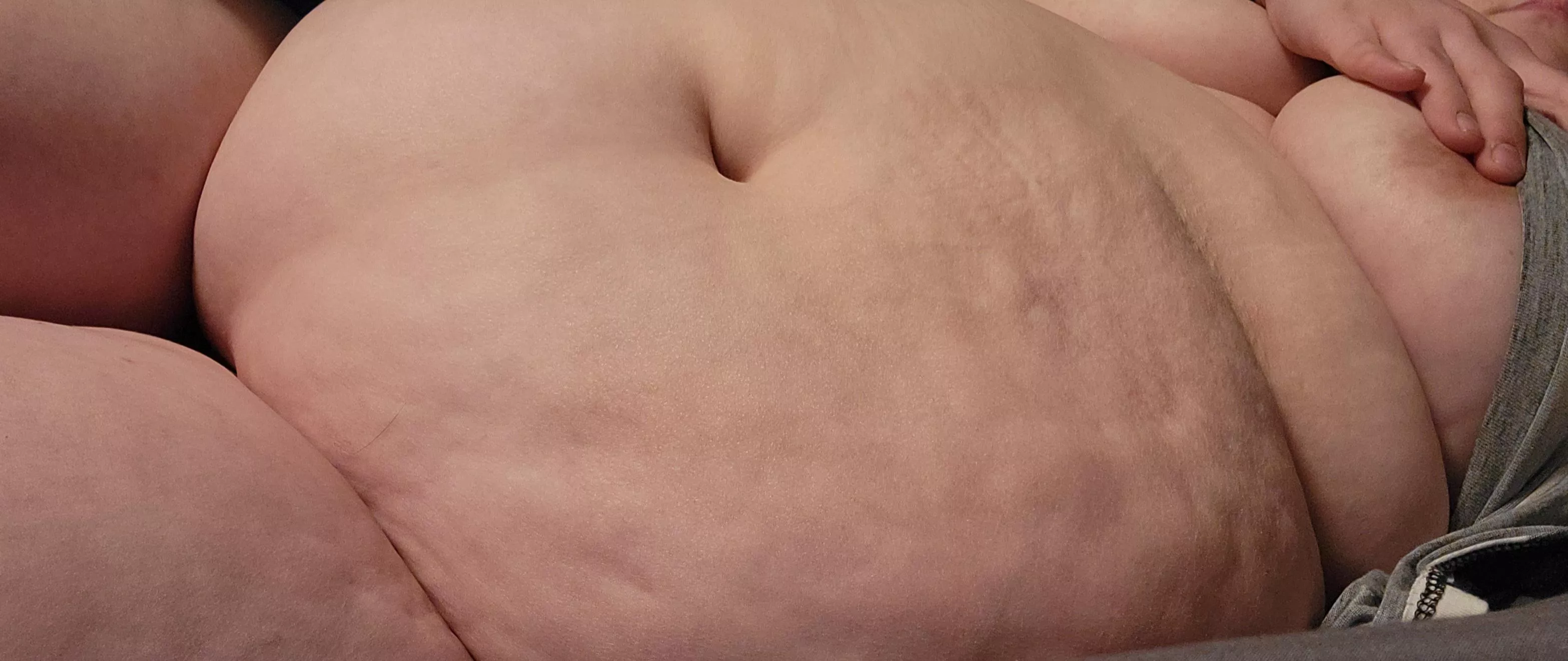 I'm like a curvy highway.. come explore me 🤭