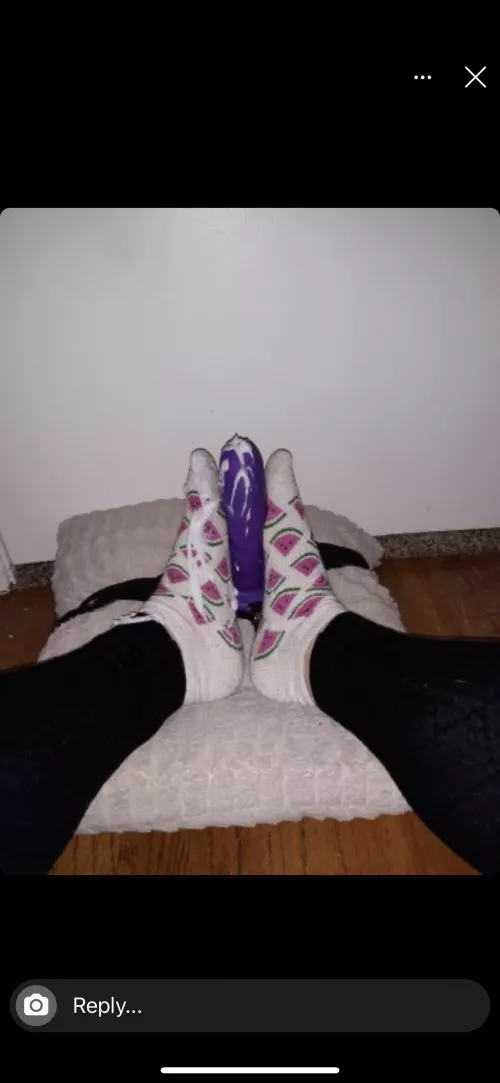 Iโm looking for girls who would like to chat in dms Iโm male