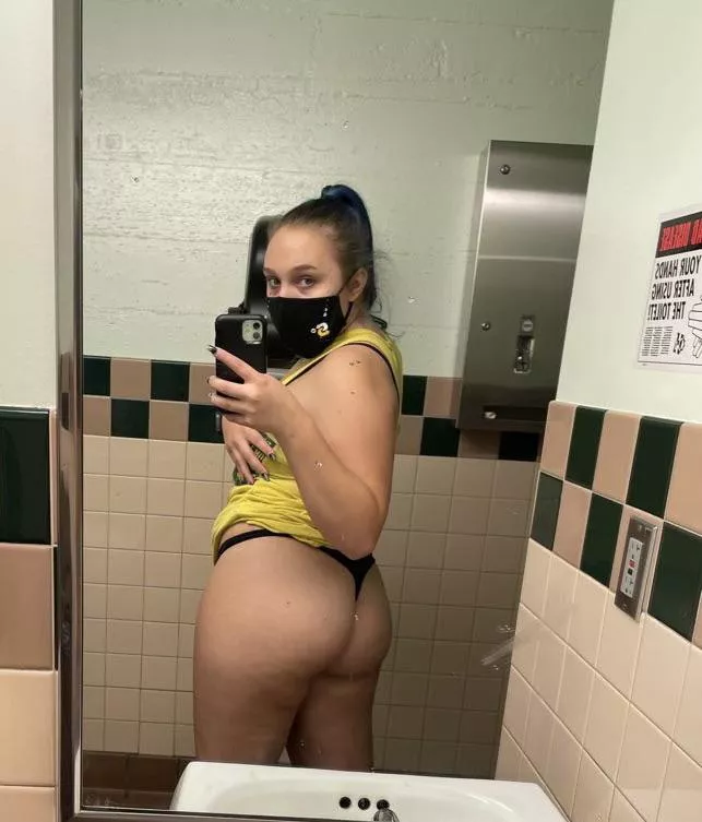 I’m making the most of my bathroom break 😉