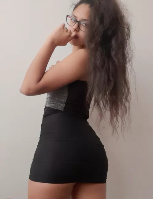 Im not a fan of skirts but i like how this one fits me🤭 wby