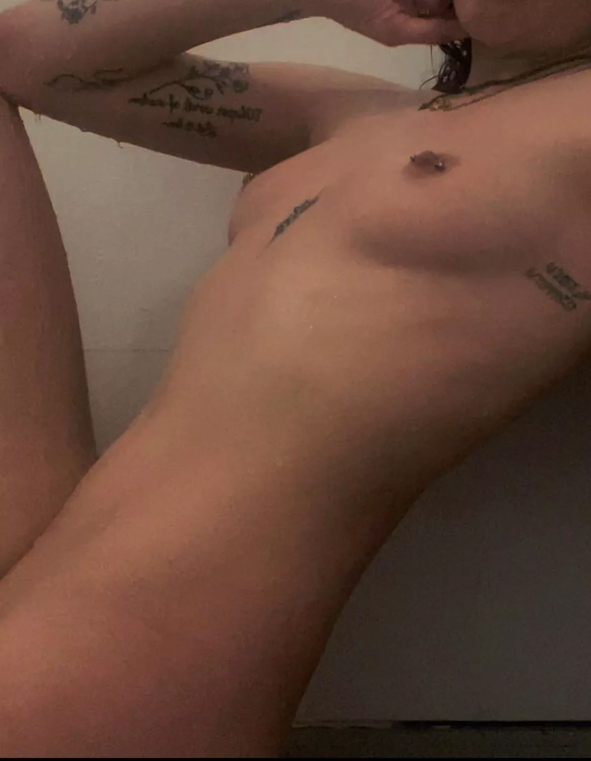 I’m obsessed with taking aesthetic nudes ;)