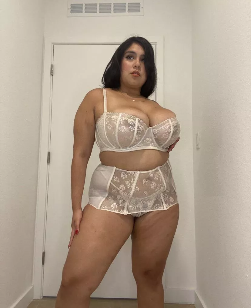 I’m obsessed with this lingerie !