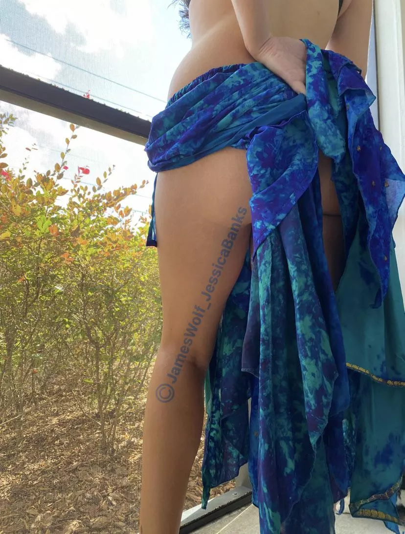 I’m on tonight, my hips don’t lie, And I’m starting to feel you, boy I’m on tonight, my hips don’t lie, And I’m starting to feel you, boy