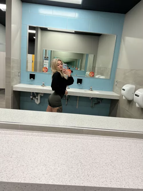 I’m really missing the gym.. been super down that I can’t be in there growing my booty 🥲 I feel like all my hard work is getting lost 😞 cheer me up ❤️
