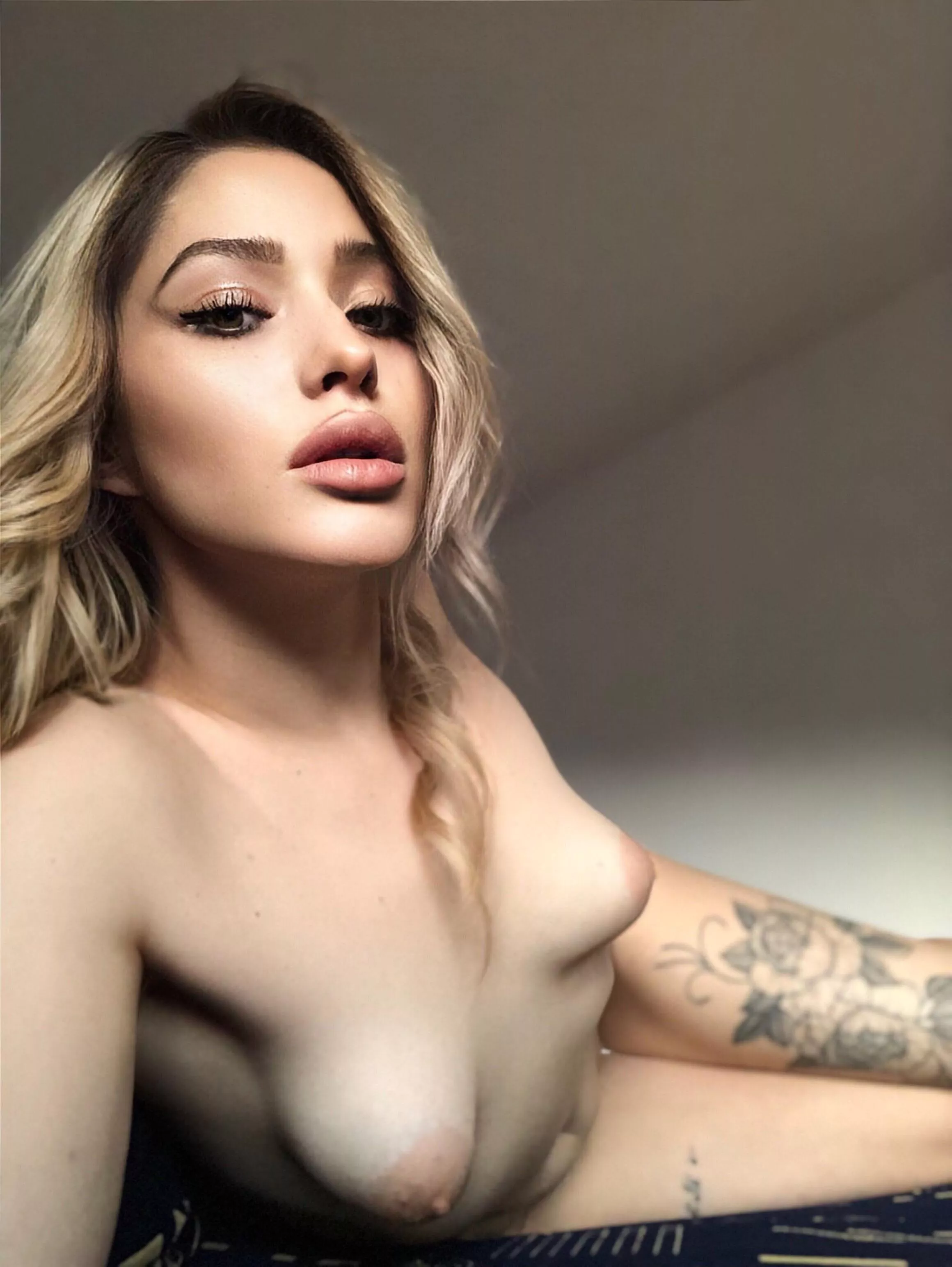 I'm Russian and Italian girl❤️‍🔥20y,want play ?🤷🏼‍♀️💦😏