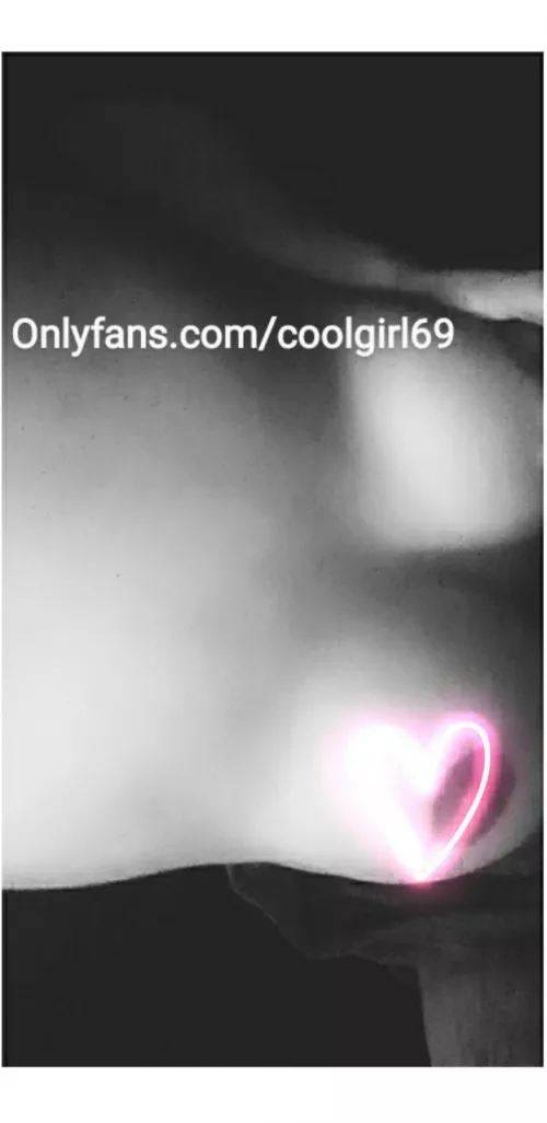 I'm so bored, cum lick my big milkers π¦π