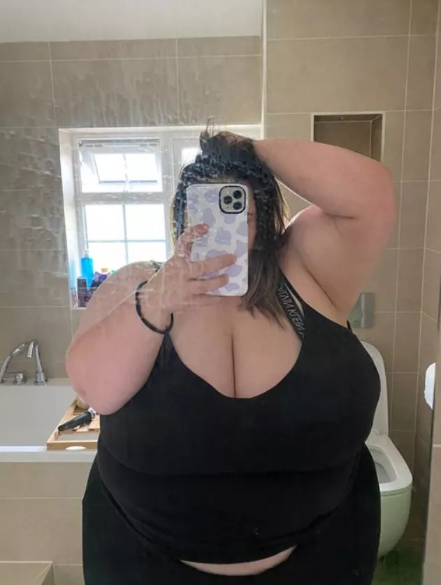 I'm so bored 😂😂😂 inbox me