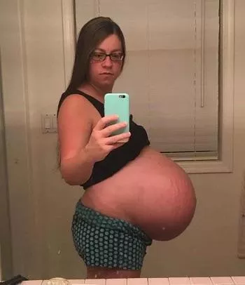 I’m so jealous of guys whose wives get this big during pregnancy. What’s it like when your wife is this pregnant? I’m so jealous of guys whose wives get this big during pregnancy. What’s it like when your wife is this pregnant?