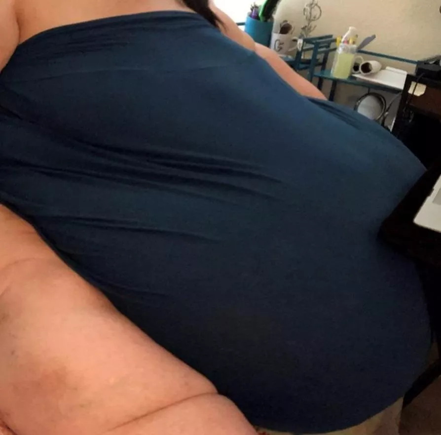 I’m so morbidly obese, the only thing that can cover this massive gut is a sheet! 🥵🐷🐷🐷 oink oink! message me!