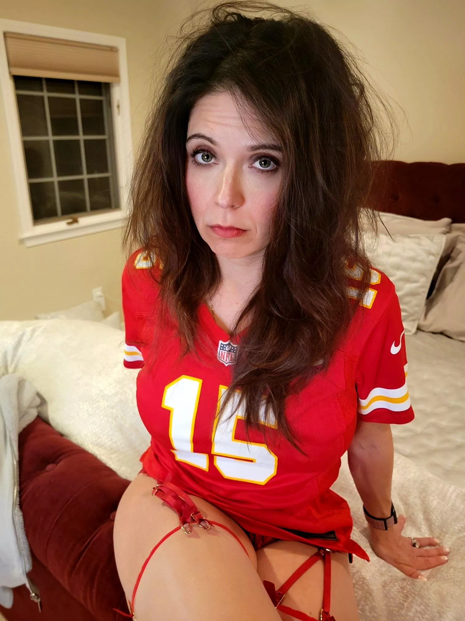 I'm so sad. Anyway...here's my sad mombod. Got anything to turn my spirits around?😆