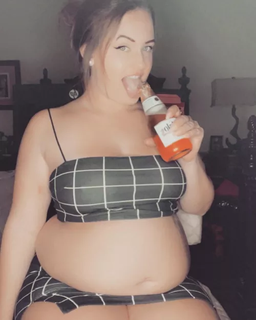 I’m sooo ready for all of the yummy food tomorrow 😁 I’ll be making Christmas dinner, can’t wait to be stuffed like the turkey 😄💚