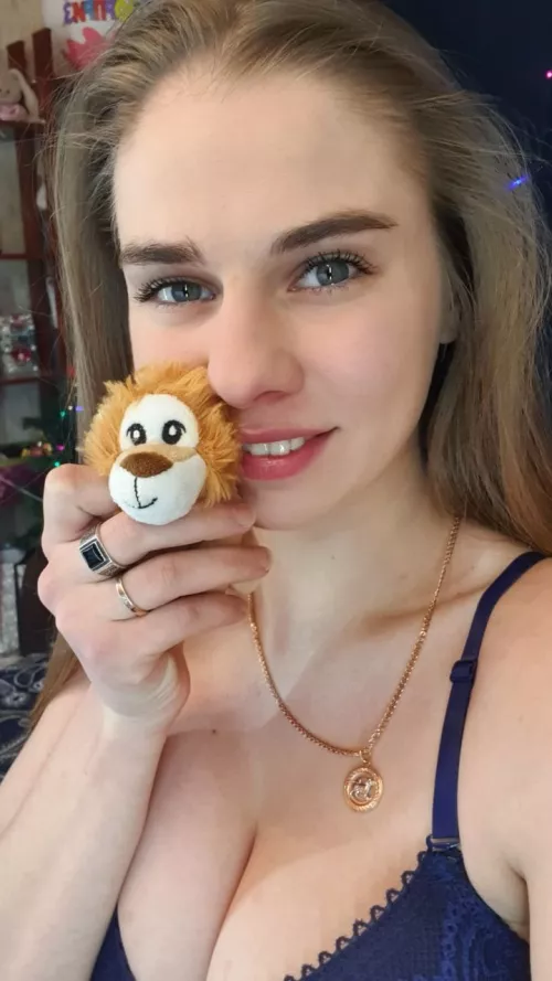 I'm such a sunny girl.π₯Look at my juicy tits and swollen nipples. πDo you want to squeeze them with your hands or put your cock between them? πππ In comments special link for you