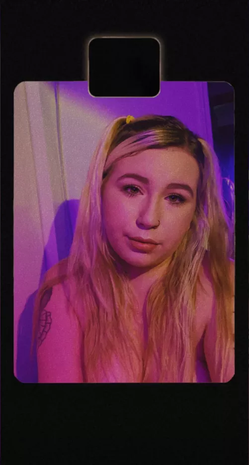 I’m trying out a new look… is it working? 👅