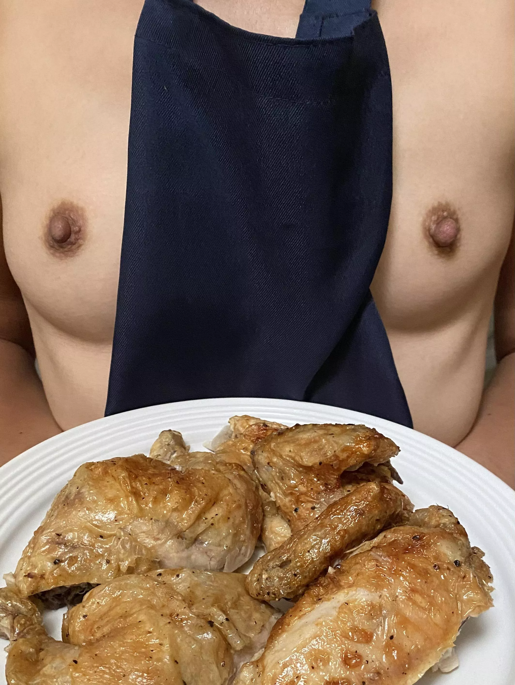 I’m Waitress Nikki , this is your chicken order . Do you need anything else?