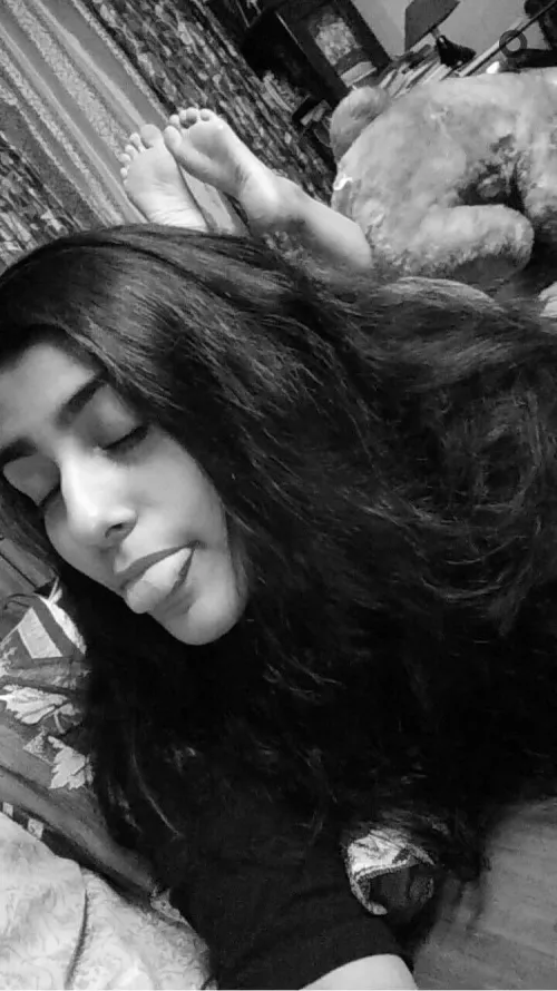 Imagine im your friend and im in the pose. What would you do?