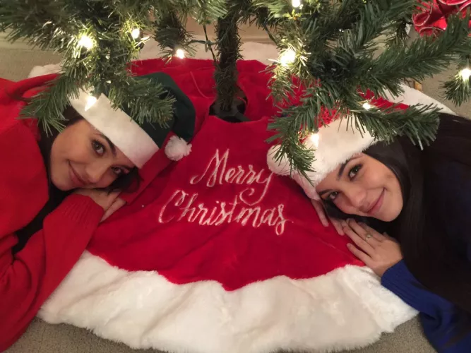 Imagine unwrapping the Merrell Twins for Christmas 🤤