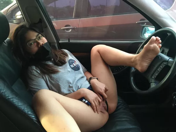 [IMG] It makes me so horny to see the other cars so near to me, wished one of the drivers would cum over!