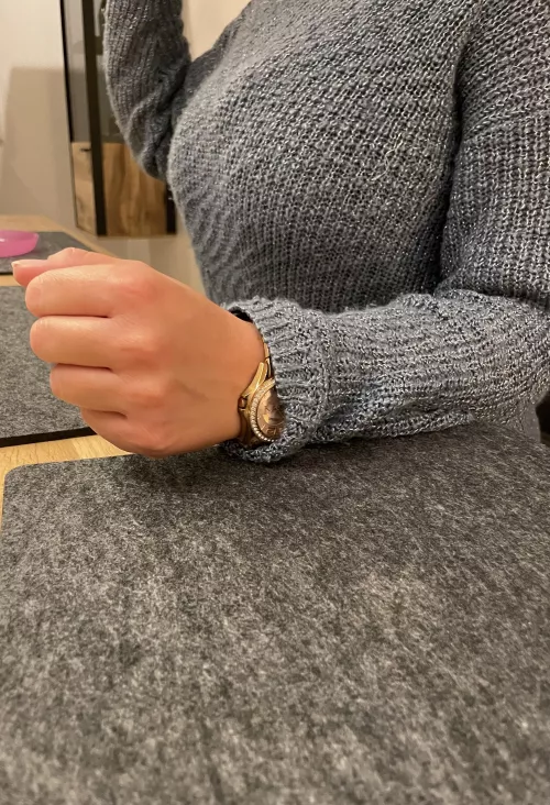 Impossible to hide my I size boobs