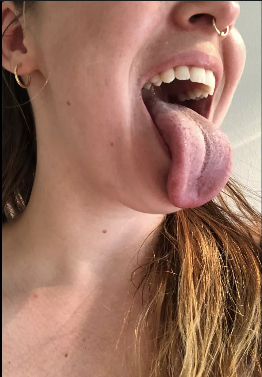 in case you were wondering, I have a rly big tongue 🙈 in case you were wondering, I have a rly big tongue 🙈