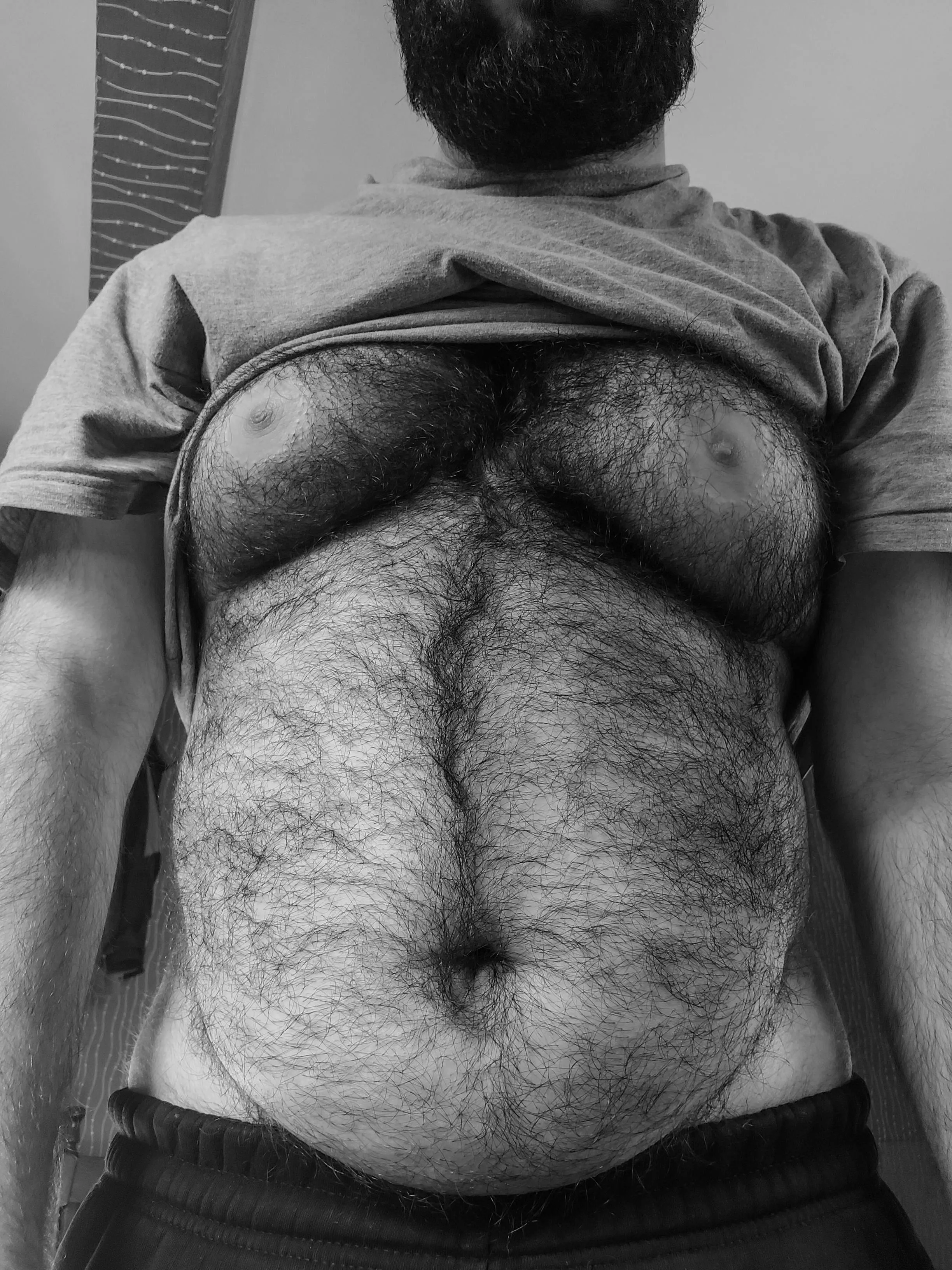 In dire need of belly rubs 😔