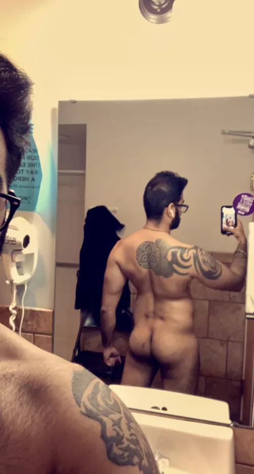 In need of a back massage😏