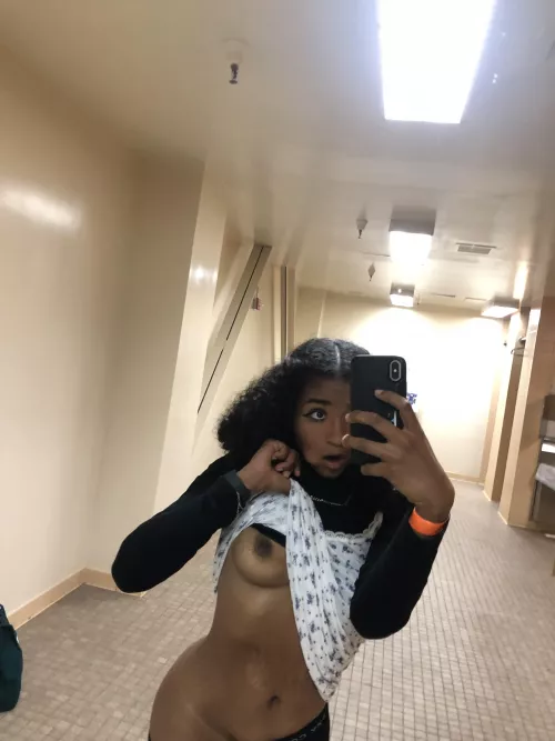 In pubic too 😮‍💨[f]