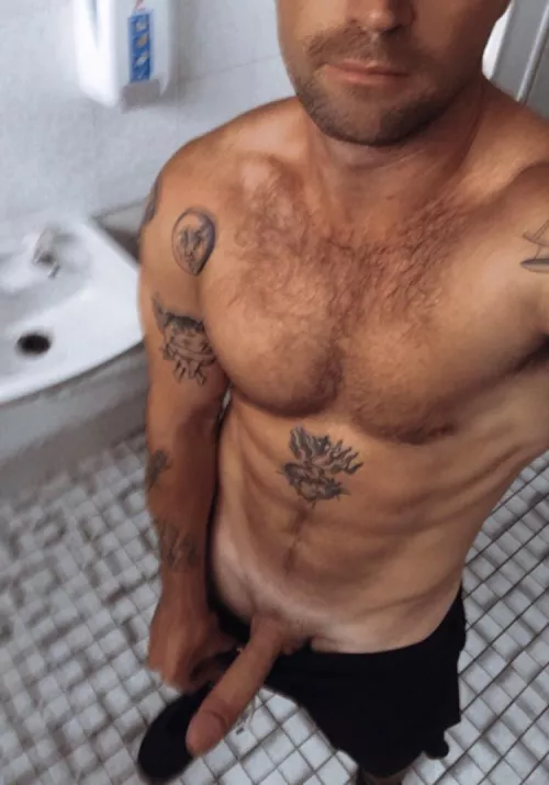 In the gym bathroom π€