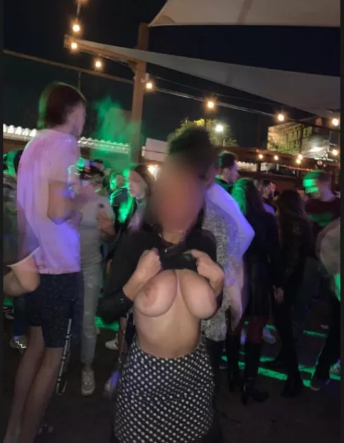 In the middle of the dance[F]loor..