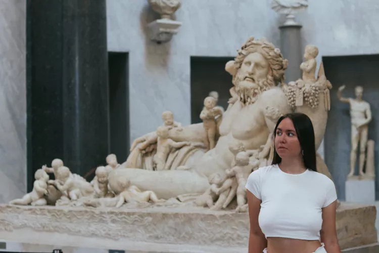 In this top, they let me into the Vatican museum without a lineπ