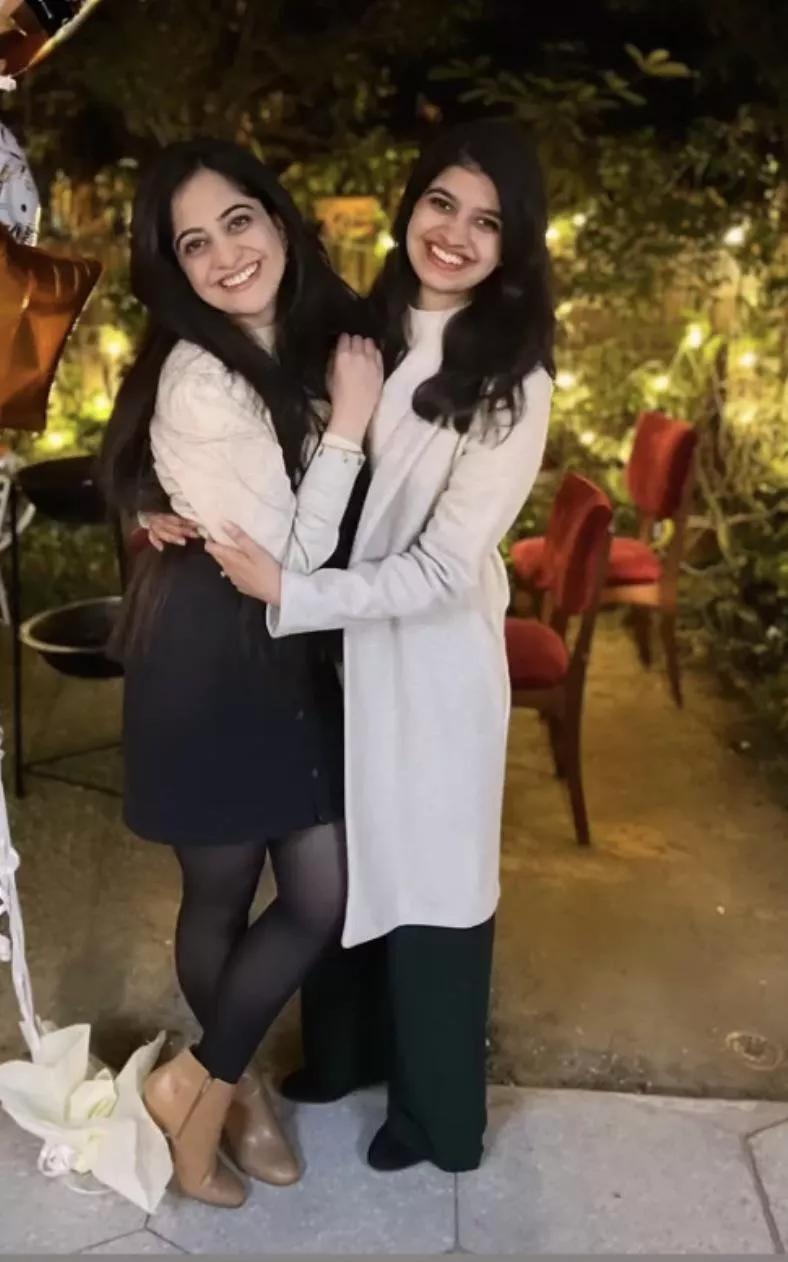 Indian women, left or right?