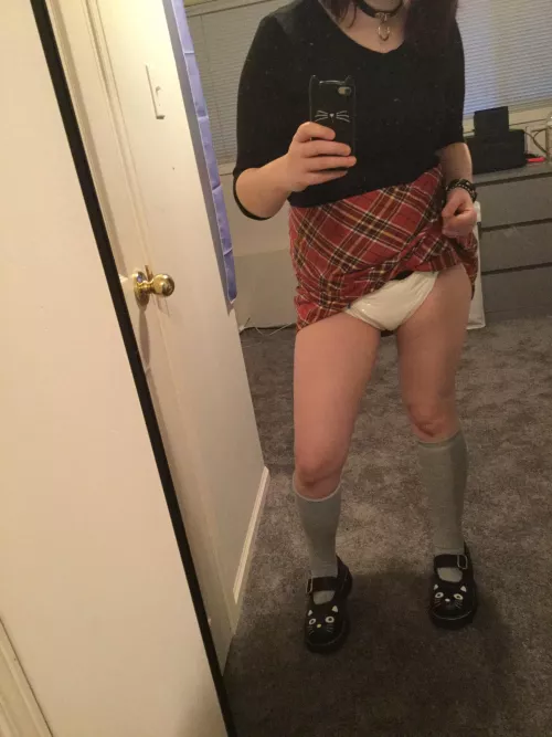 Indoor punky.. diaper peekage!