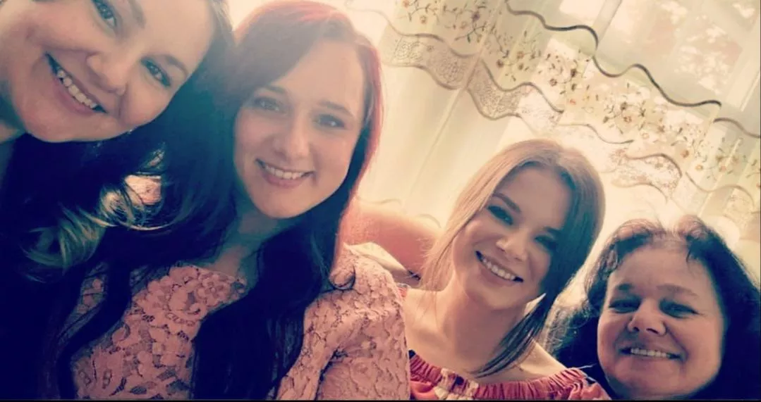 Inna (33), Diana (30), Nadiya (27) and Nataliya (mom, 56). From Ukraine 🇺🇦. That's 12 sweet, warm Ukrainian holes. Which order are you taking their holes (you must use all 12)