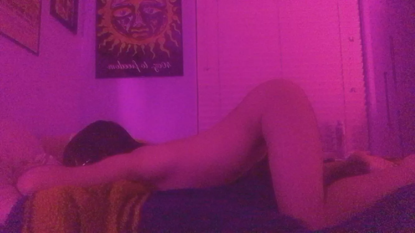 Interact if you’d like me in bed with you☺️